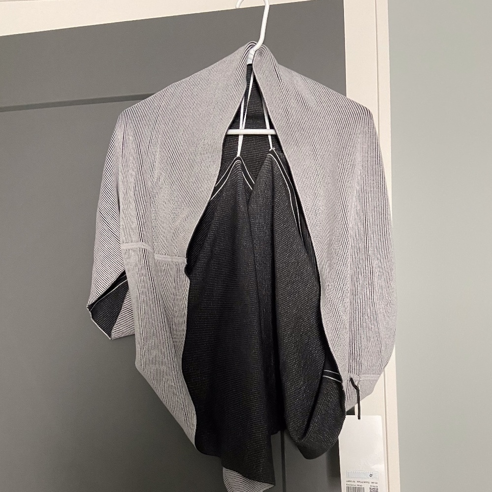 Lululemon Reversible Wrap NWT